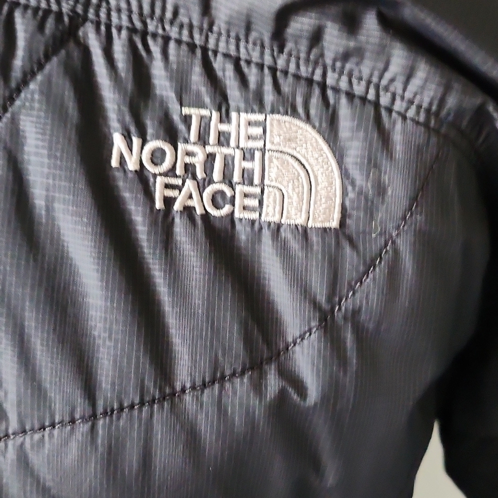 The North Face black lighter-weight patterned coat - Picture 7 of 12